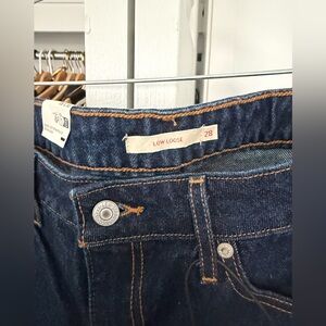 Low Loose Levi’s Jeans. Size 28. Never worn